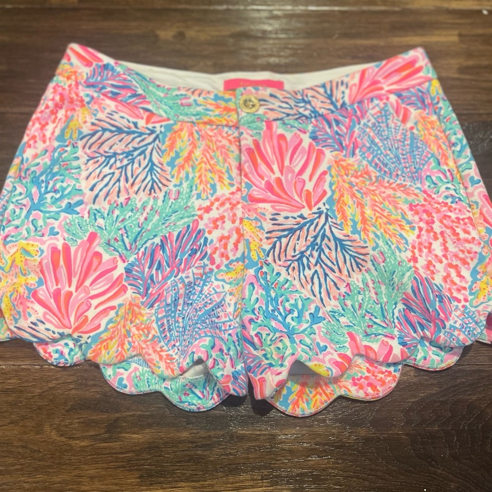 Lilly Pulitzer 5” Buttercup multi splashdance scalloped short!